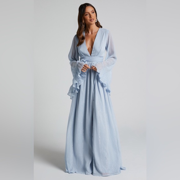 🩵Showpo Dangerous Woman Maxi Dress in Light Blue Shimmer with Plunge & Slit, 6 - Picture 3 of 9